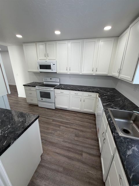 Tiny photo for 809 6th Street, Sheldon, IA 51201 (MLS # 832082)