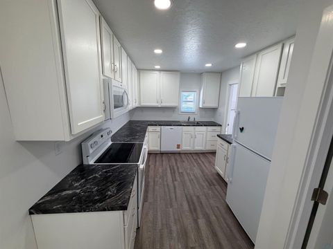 Tiny photo for 809 6th Street, Sheldon, IA 51201 (MLS # 832082)