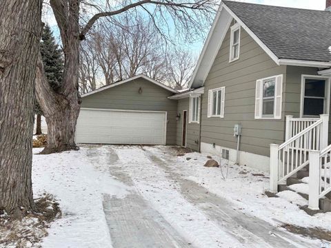 Photo of 1301 14th St, Sheldon, IA 51201 (MLS # 831282)