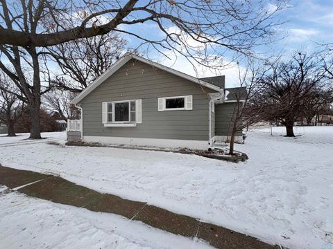 Tiny photo for 1301 14th St, Sheldon, IA 51201 (MLS # 831282)