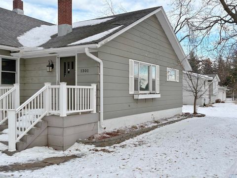 Tiny photo for 1301 14th St, Sheldon, IA 51201 (MLS # 831282)