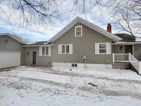 Tiny photo for 1301 14th St, Sheldon, IA 51201 (MLS # 831282)