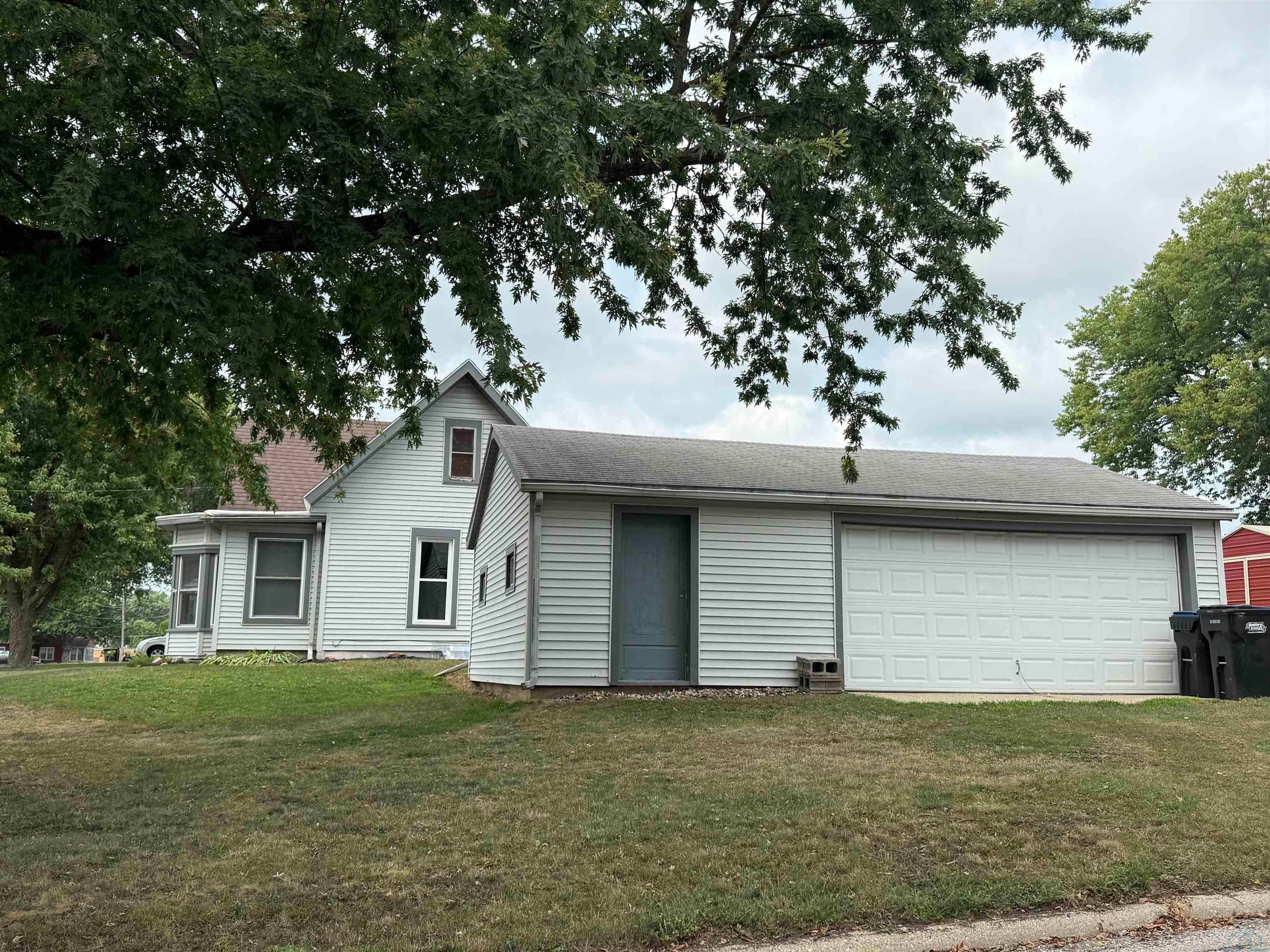 428 SUMMIT ST - Photo 2