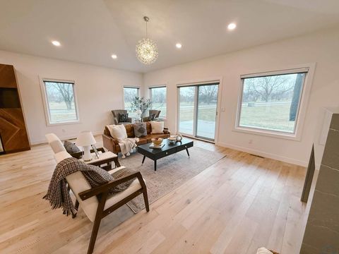 Tiny photo for 1002 Abby Rd, Alton, IA 51003 (MLS # 831080)
