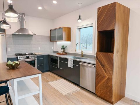 Tiny photo for 1002 Abby Rd, Alton, IA 51003 (MLS # 831080)