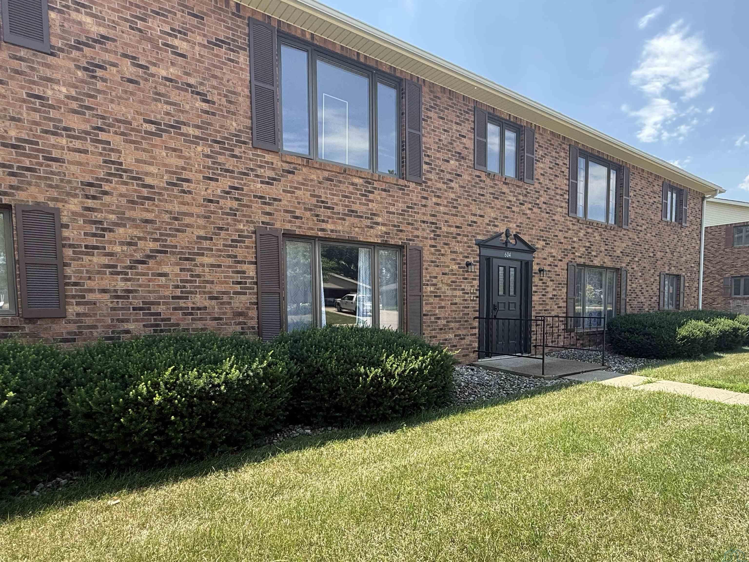 Photo 1 of 10 — 604 2ND ST SE 1, Orange City, IA 51041