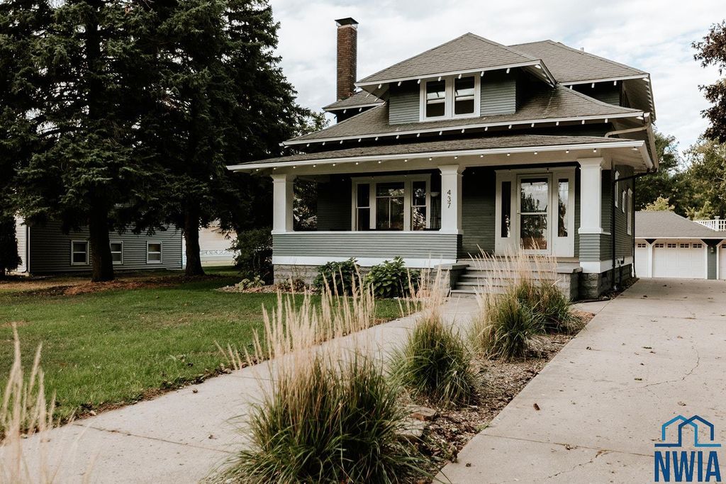 Photo of 437 4th Ave NE, Sioux Center, IA 51250 (MLS # 830667)