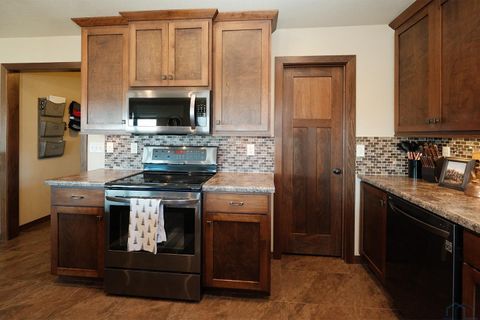 Tiny photo for 1682 5th Ave SE Ave, Sioux Center, IA 51250 (MLS # 831813)
