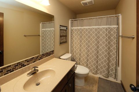 Tiny photo for 1682 5th Ave SE Ave, Sioux Center, IA 51250 (MLS # 831813)