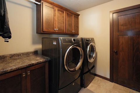 Tiny photo for 1682 5th Ave SE Ave, Sioux Center, IA 51250 (MLS # 831813)