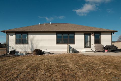 Tiny photo for 1682 5th Ave SE Ave, Sioux Center, IA 51250 (MLS # 831813)