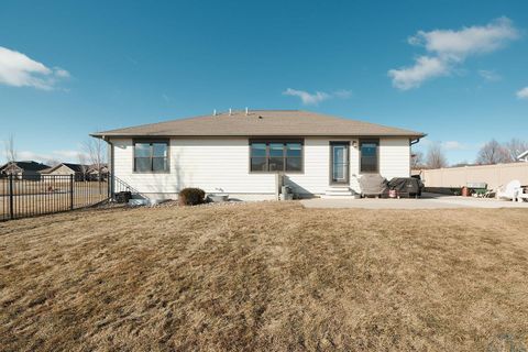 Tiny photo for 1682 5th Ave SE Ave, Sioux Center, IA 51250 (MLS # 831813)