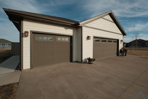 Tiny photo for 1682 5th Ave SE Ave, Sioux Center, IA 51250 (MLS # 831813)