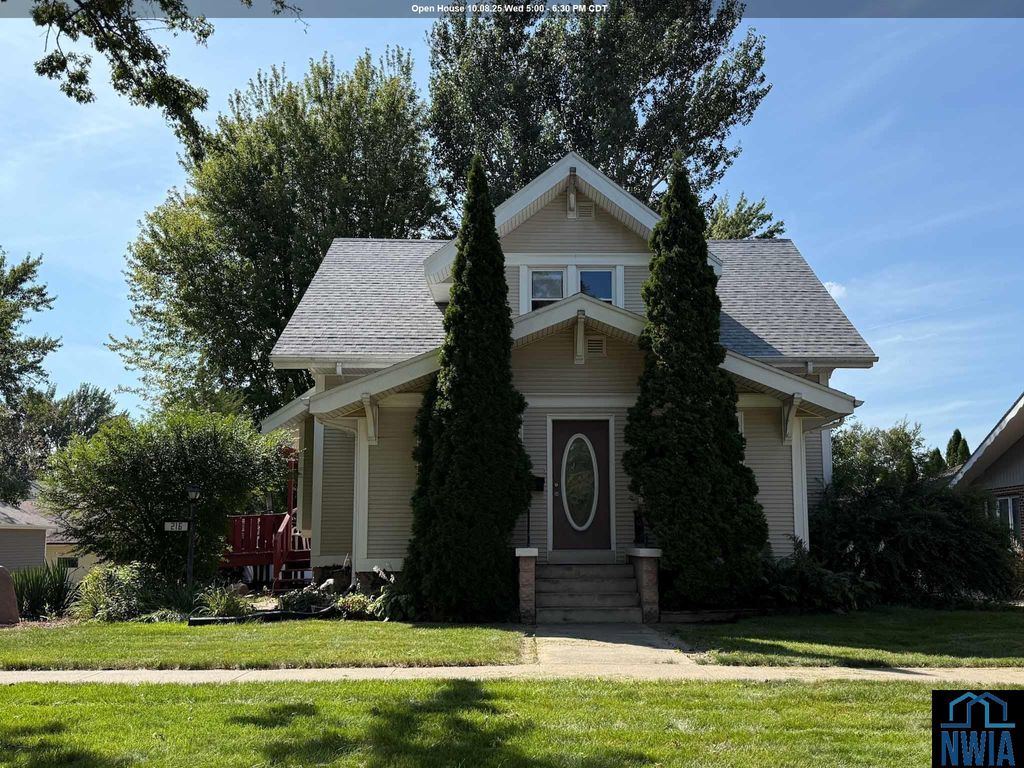 Photo of 216 Arizona Ave NW Ave, Orange City, IA 51041 (MLS # 830452)