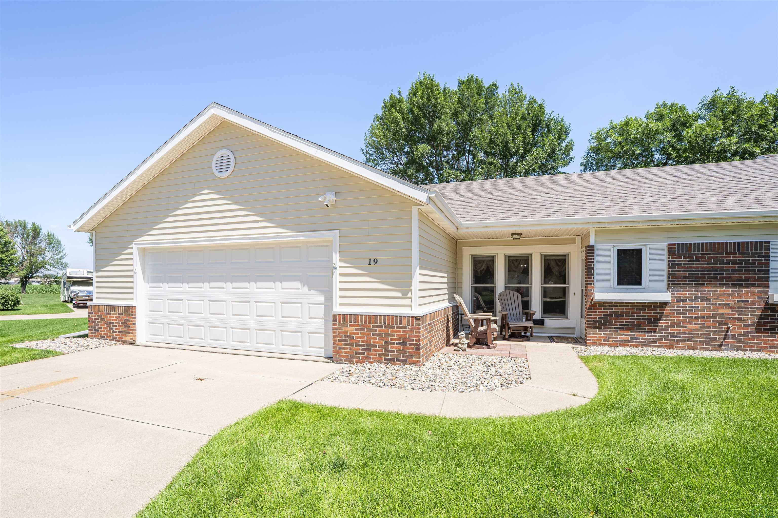 Photo 1 of 21 — 19 Park Village, LeMars, IA 51031