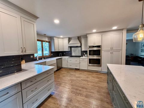 Tiny photo for 504 Iowa Ave SW Ave, Orange City, IA 51041 (MLS # 830478)