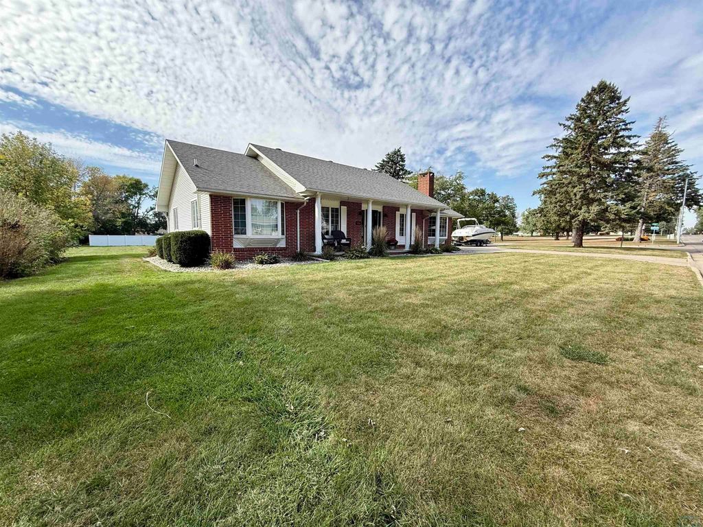 Photo of 504 Iowa Ave SW Ave, Orange City, IA 51041 (MLS # 830478)