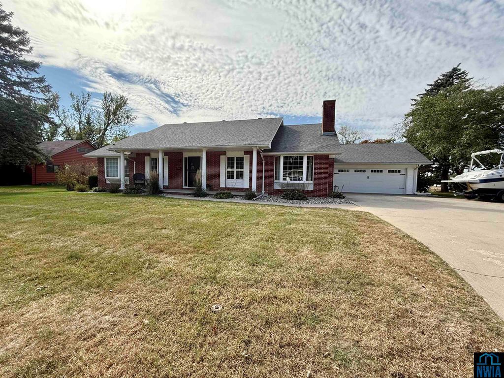 Photo of 504 Iowa Ave SW Ave, Orange City, IA 51041 (MLS # 830478)