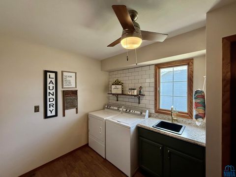 Tiny photo for 504 Iowa Ave SW Ave, Orange City, IA 51041 (MLS # 830478)