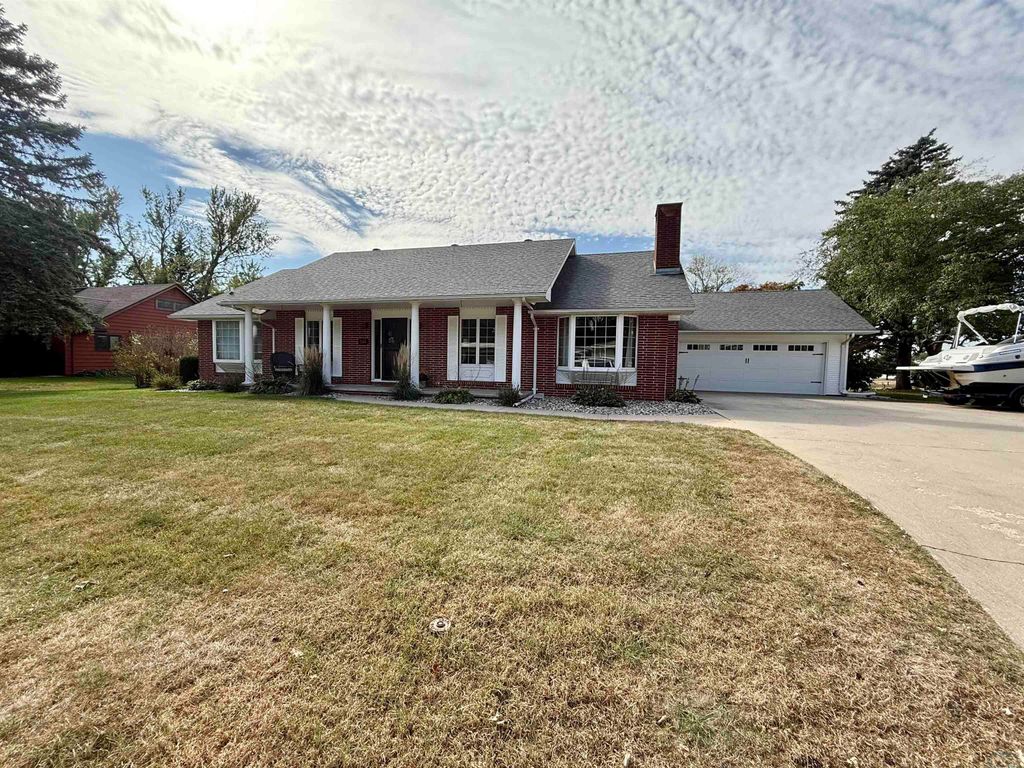 Photo of 504 Iowa Ave SW Ave, Orange City, IA 51041 (MLS # 830478)