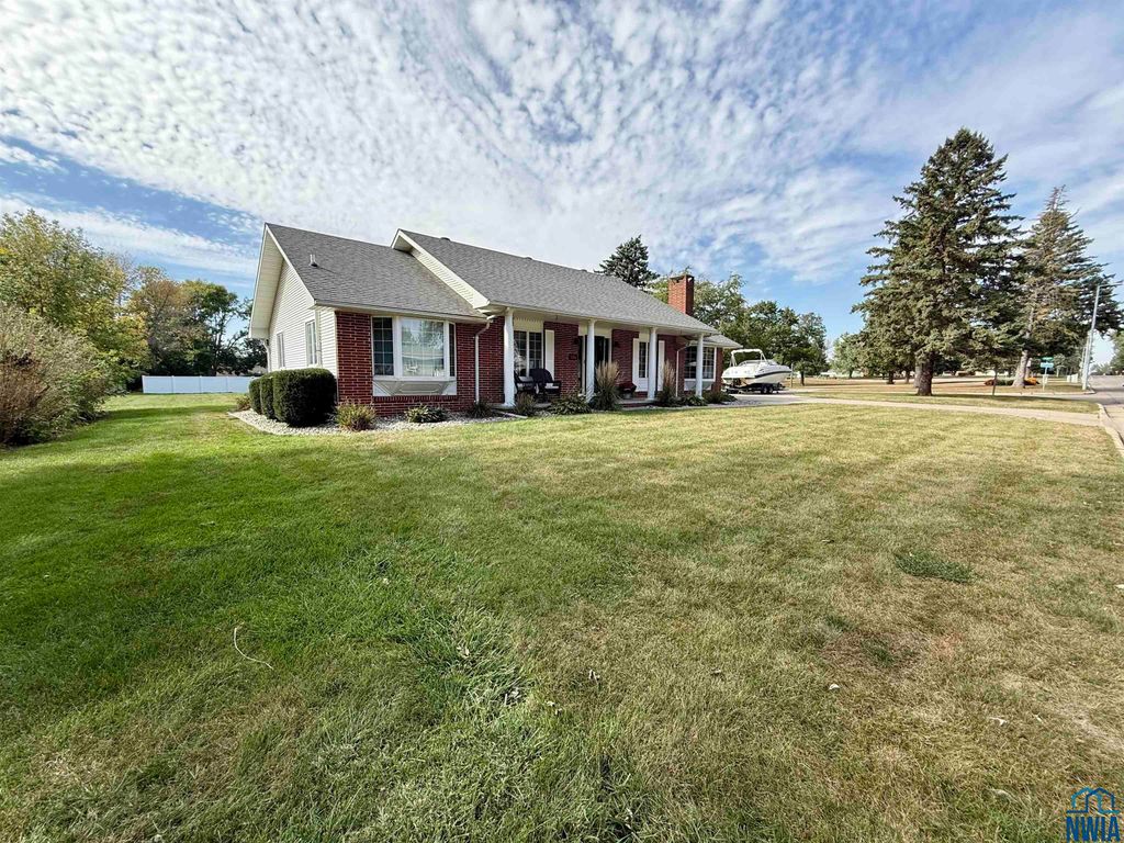 Photo of 504 Iowa Ave SW Ave, Orange City, IA 51041 (MLS # 830478)