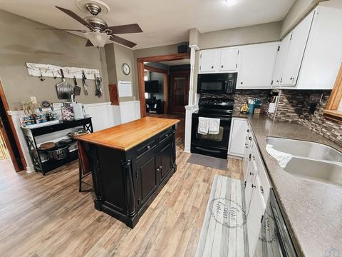 Tiny photo for 401 Iowa Ave SW Ave, Orange City, IA 51041 (MLS # 832217)