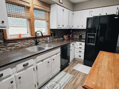 Tiny photo for 401 Iowa Ave SW Ave, Orange City, IA 51041 (MLS # 832217)