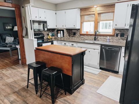 Tiny photo for 401 Iowa Ave SW Ave, Orange City, IA 51041 (MLS # 832217)