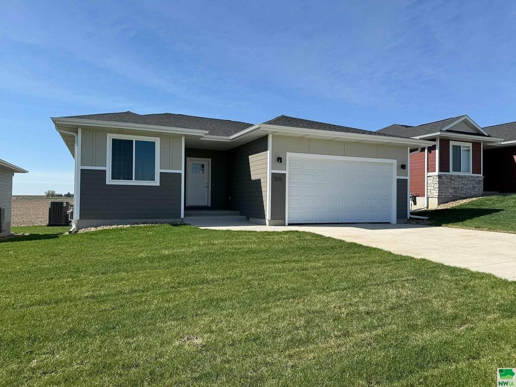 Photo of 1616 14th St SE, Orange City, IA 51041 (MLS # 826855)