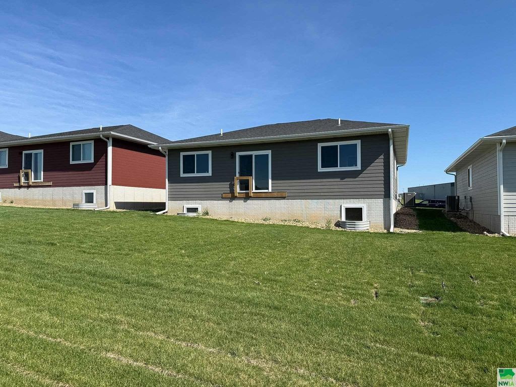 Photo of 1616 14th St SE, Orange City, IA 51041 (MLS # 826855)
