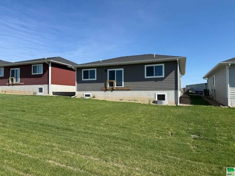 Tiny photo for 1616 14th St SE St, Orange City, IA 51041 (MLS # 826855)