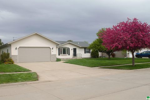 Single Family Residence in Vermillion SD 30 Muirfield Ct.jpg