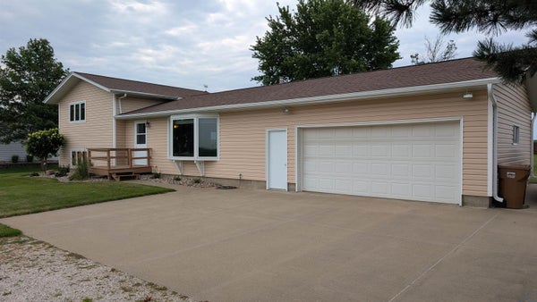 3179 370TH ST, SIOUX CENTER, IA 51250 - Image bc48935bf2fa4e1af1c551d098a8e413/1106968698