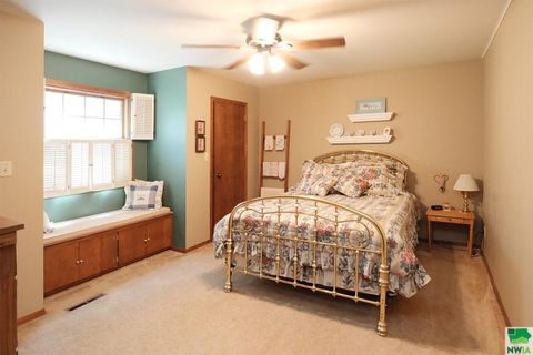 Tiny photo for 528 5th Ave SE Ave, Sioux Center, IA 51250 (MLS # 829953)