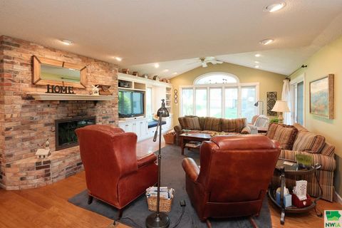 Tiny photo for 528 5th Ave SE Ave, Sioux Center, IA 51250 (MLS # 829953)