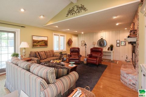 Tiny photo for 528 5th Ave SE Ave, Sioux Center, IA 51250 (MLS # 829953)