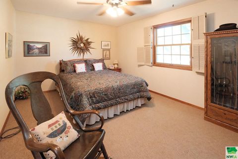 Tiny photo for 528 5th Ave SE Ave, Sioux Center, IA 51250 (MLS # 829953)