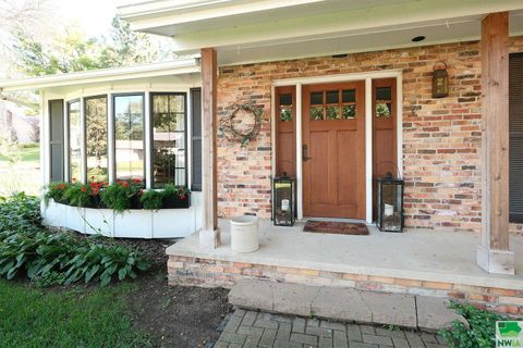 Tiny photo for 528 5th Ave SE Ave, Sioux Center, IA 51250 (MLS # 829953)