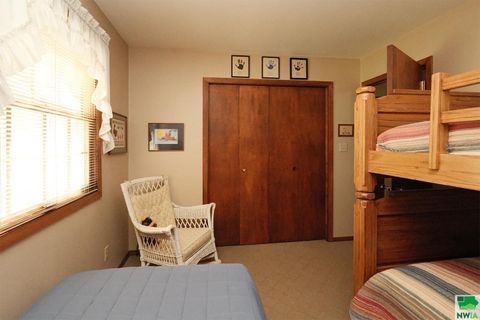 Tiny photo for 528 5th Ave SE Ave, Sioux Center, IA 51250 (MLS # 829953)