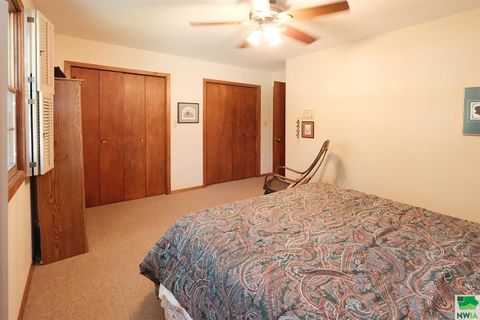Tiny photo for 528 5th Ave SE Ave, Sioux Center, IA 51250 (MLS # 829953)