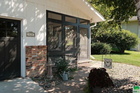 Tiny photo for 528 5th Ave SE Ave, Sioux Center, IA 51250 (MLS # 829953)