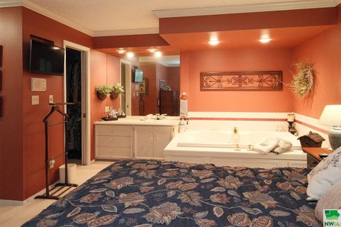 Tiny photo for 528 5th Ave SE Ave, Sioux Center, IA 51250 (MLS # 829953)