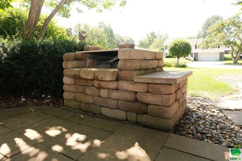 Tiny photo for 528 5th Ave SE Ave, Sioux Center, IA 51250 (MLS # 829953)