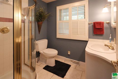 Tiny photo for 528 5th Ave SE Ave, Sioux Center, IA 51250 (MLS # 829953)