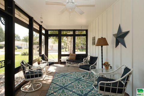 Tiny photo for 528 5th Ave SE Ave, Sioux Center, IA 51250 (MLS # 829953)