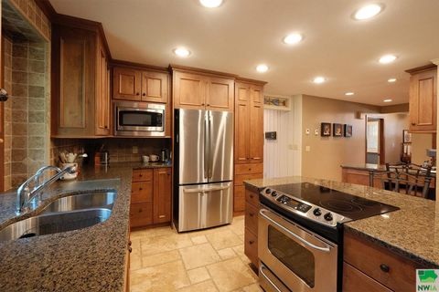 Tiny photo for 528 5th Ave SE Ave, Sioux Center, IA 51250 (MLS # 829953)