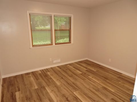 Tiny photo for 612 5th Street, Sheldon, IA 51201 (MLS # 829212)