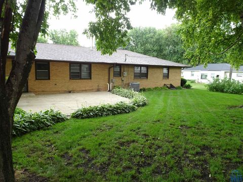 Tiny photo for 612 5th Street, Sheldon, IA 51201 (MLS # 829212)