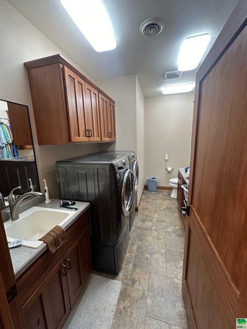 Tiny photo for 750 Larkspur Way, Sheldon, IA 51201 (MLS # 825988)