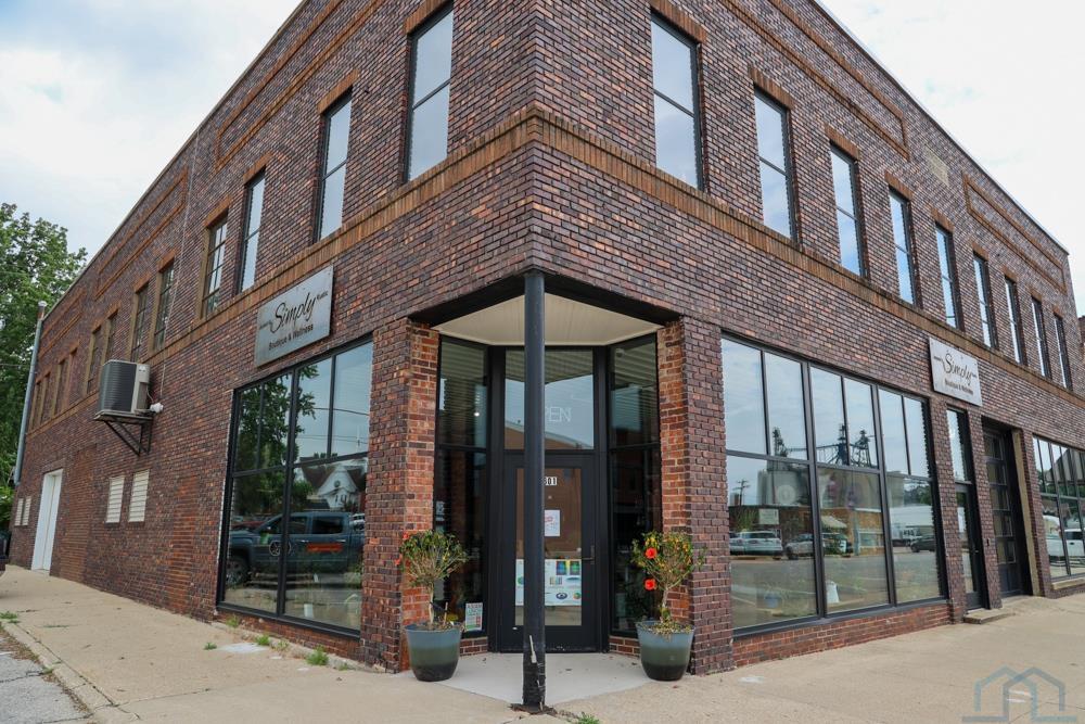 Photo 1 of 35 — 601 2nd St, Ida Grove, IA 51445